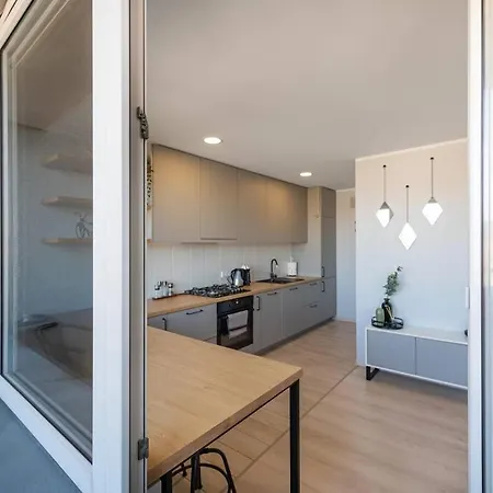 2 Bd By Hostlovers